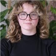 Je suis une étudiante passionnée par les langues.
Je propose des cours jusqu’au niveau B1 en anglais en français et en allemand.